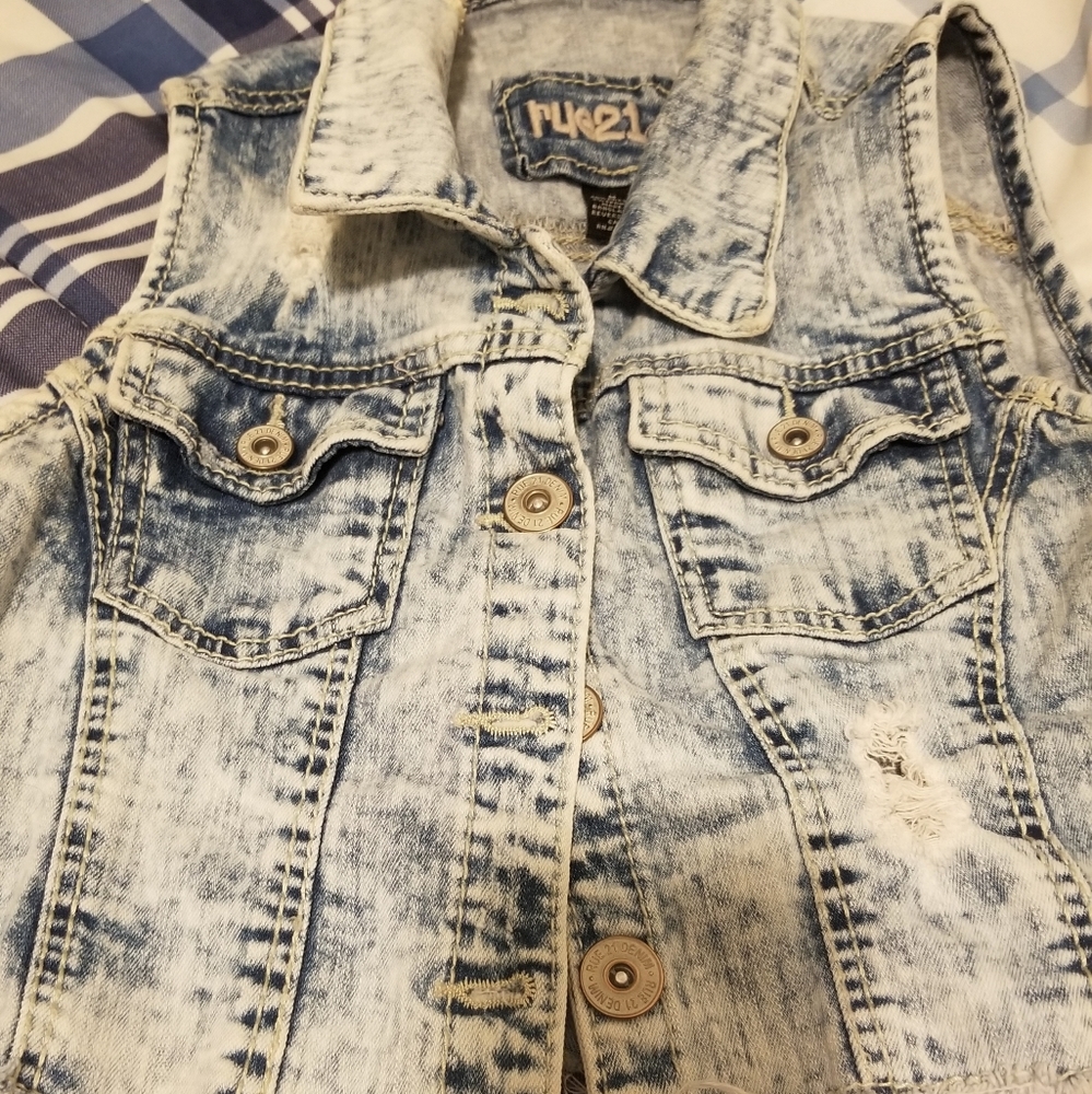 Crop jean vest